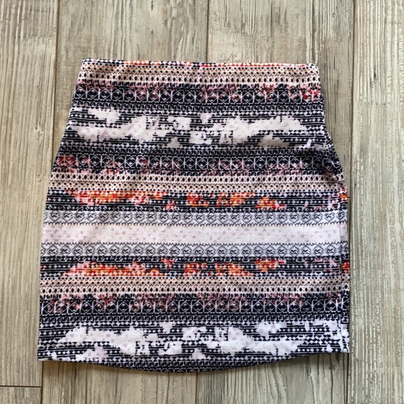 ✨BCBGeneration Mini Skirt, Size XS - Picture 2 of 5